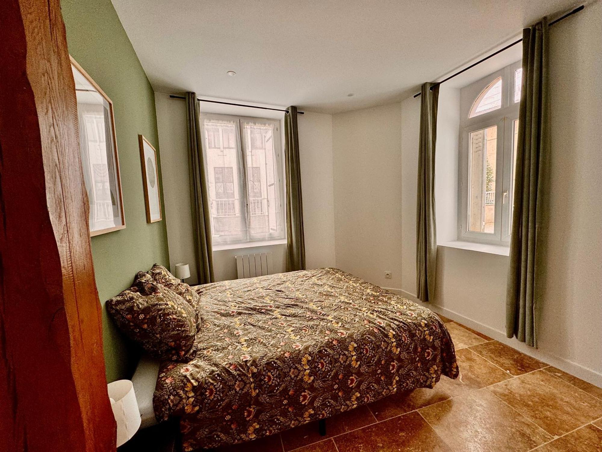 Place De Parking Au Pied Du Logement - Spacieux Et Atypique Apartment Orleans Bagian luar foto