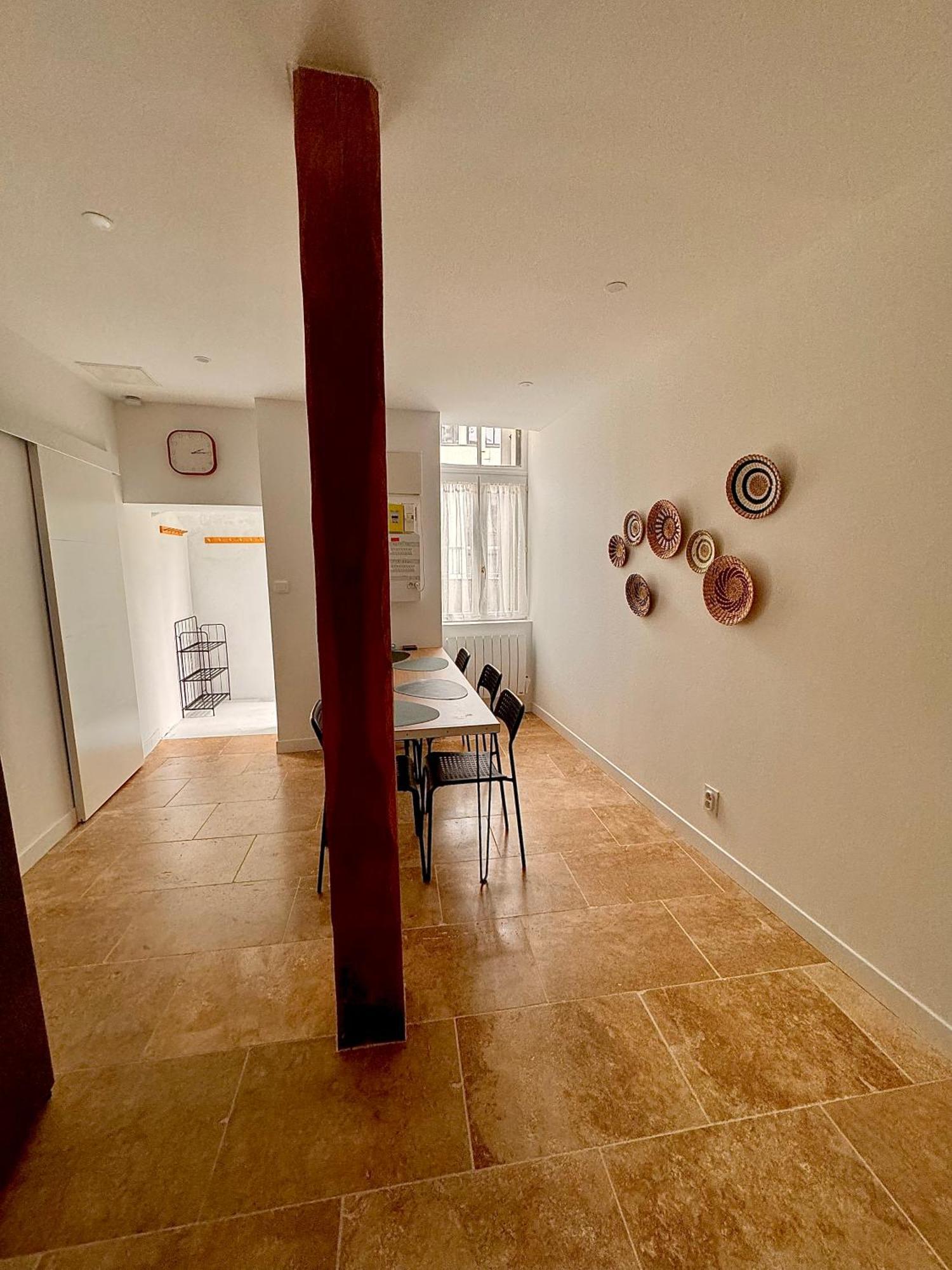Place De Parking Au Pied Du Logement - Spacieux Et Atypique Apartment Orleans Bagian luar foto