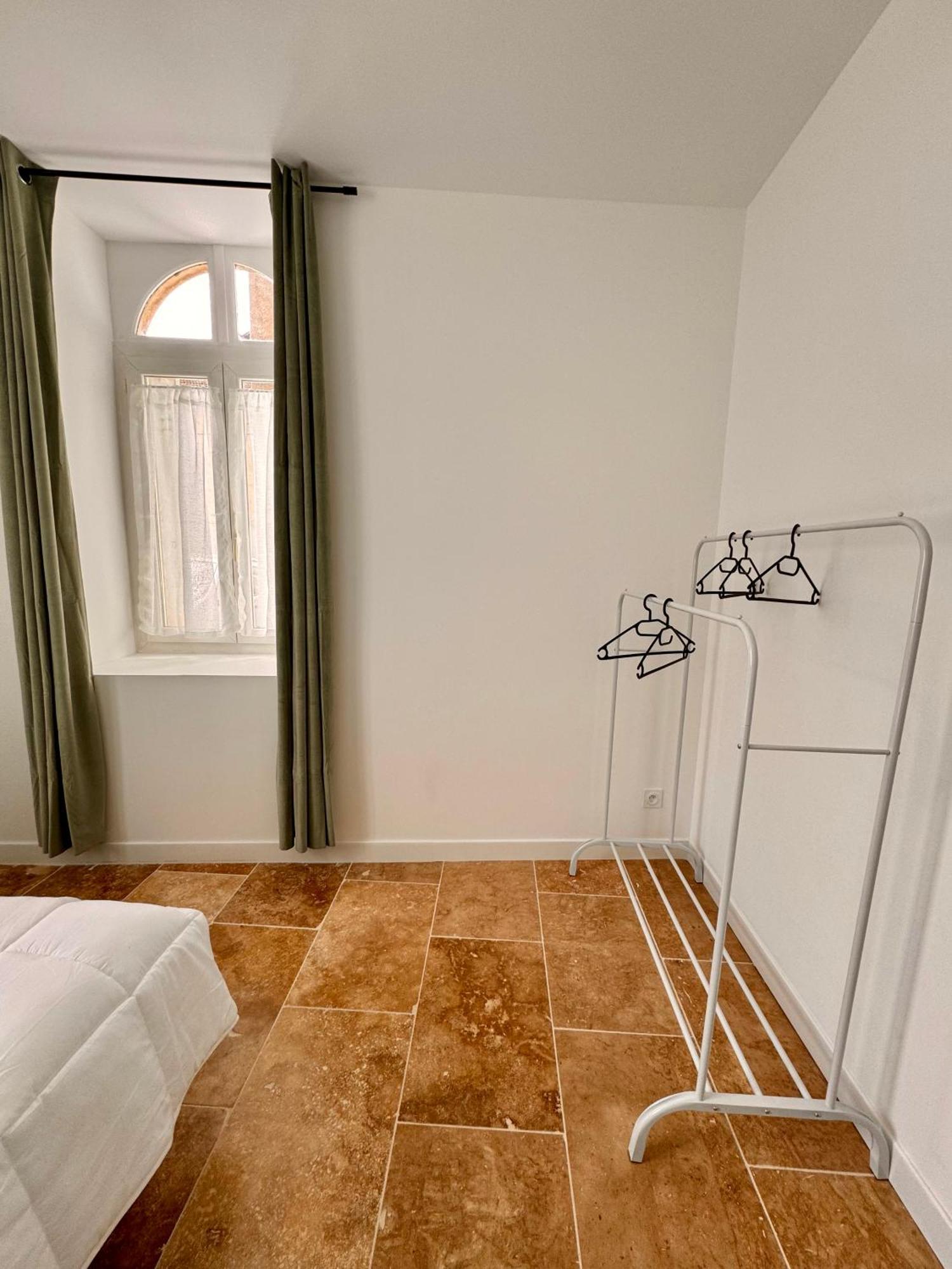Place De Parking Au Pied Du Logement - Spacieux Et Atypique Apartment Orleans Bagian luar foto